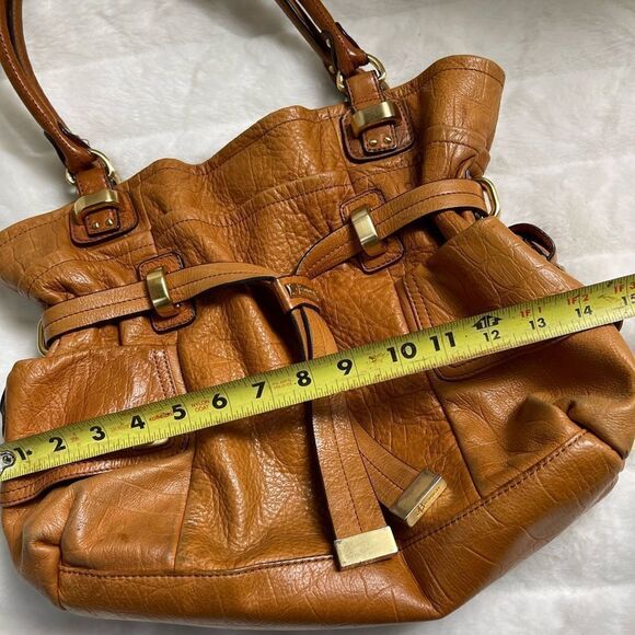 B Makowsky leather tan shoulder bag with soft finish gold tone accents - Picture 11 of 13